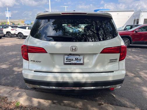 White Diamond Pearl 2018 Honda Pilot Touring