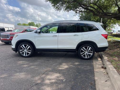 White Diamond Pearl 2018 Honda Pilot Touring