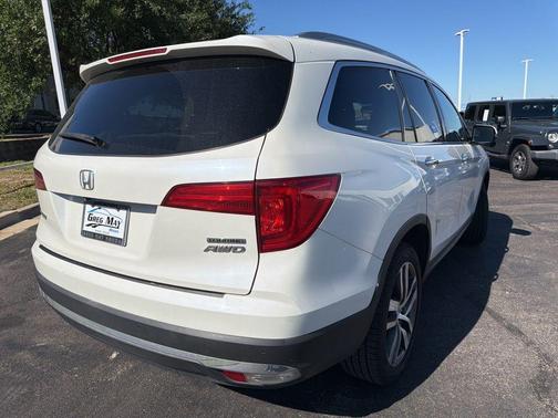 White Diamond Pearl 2018 Honda Pilot Touring