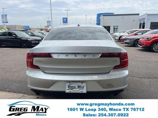 Bright Silver Metallic 2018 Volvo S90 T5 Momentum