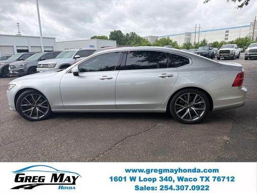 Bright Silver Metallic 2018 Volvo S90 T5 Momentum
