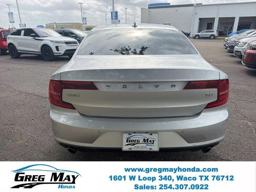 Bright Silver Metallic 2018 Volvo S90 T5 Momentum