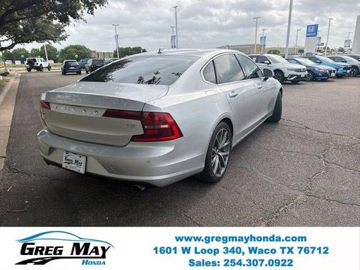 Bright Silver Metallic 2018 Volvo S90 T5 Momentum