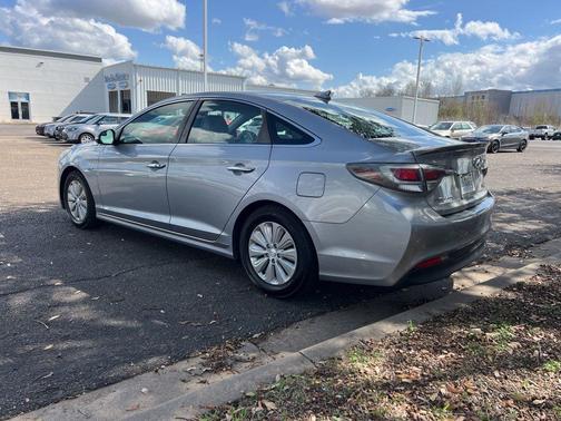 2016 Hyundai SONATA Hybrid SE