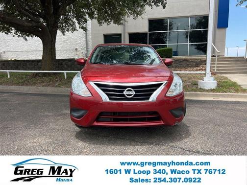 Red 2017 Nissan Versa 1.6 SV