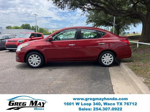 Red 2017 Nissan Versa 1.6 SV
