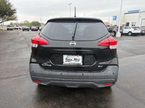 2020 Nissan Kicks SR