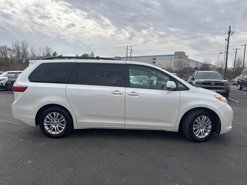 2016 Toyota Sienna XLE