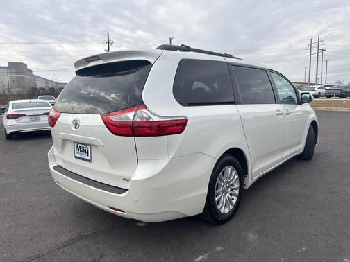 2016 Toyota Sienna XLE