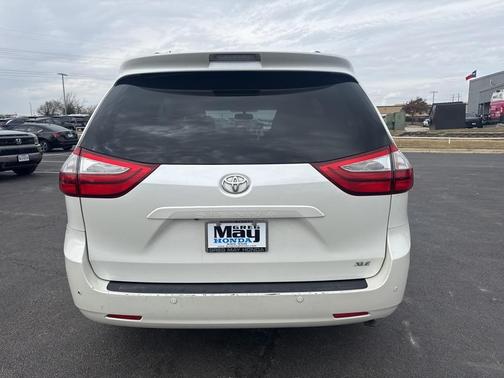 2016 Toyota Sienna XLE