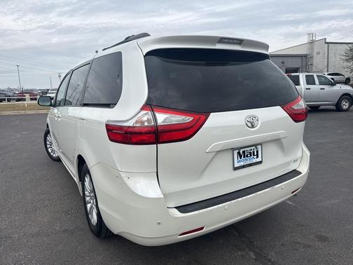 2016 Toyota Sienna XLE