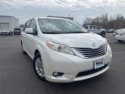 2016 Toyota Sienna XLE