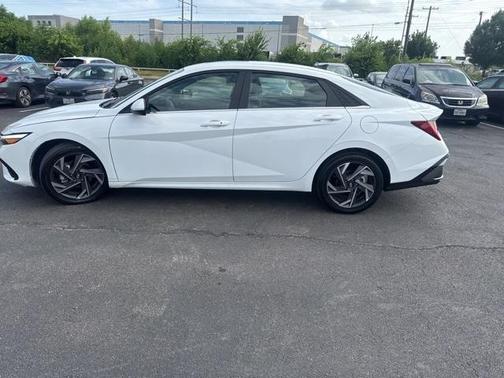 2025 Hyundai ELANTRA SEL Convenience