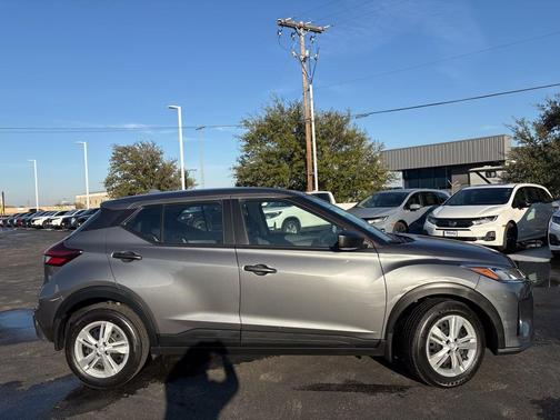 2025 Nissan Kicks Play S