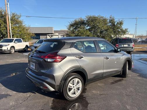 2025 Nissan Kicks Play S