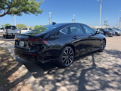 Crystal Black Pearl 2026 Honda Accord Hybrid Touring