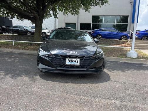 2022 Hyundai ELANTRA SE