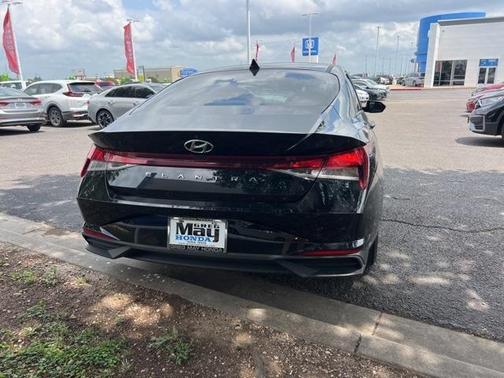 2022 Hyundai ELANTRA SE