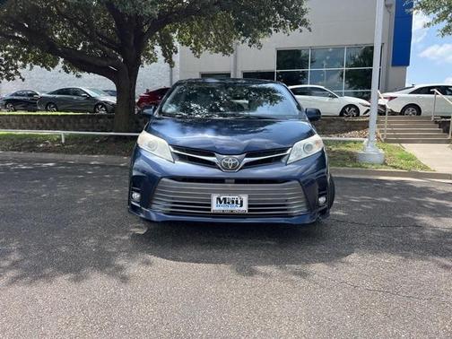 2018 Toyota Sienna XLE