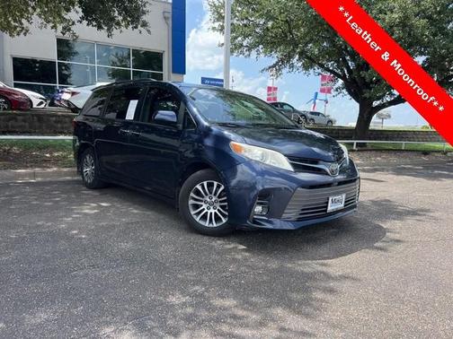 2018 Toyota Sienna XLE