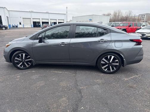 2022 Nissan Versa 1.6 SR