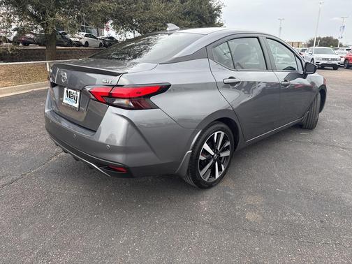 2022 Nissan Versa 1.6 SR