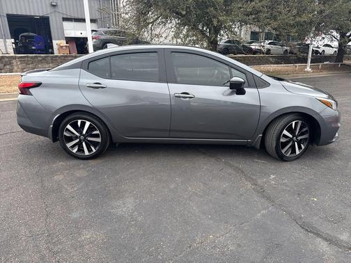 2022 Nissan Versa 1.6 SR