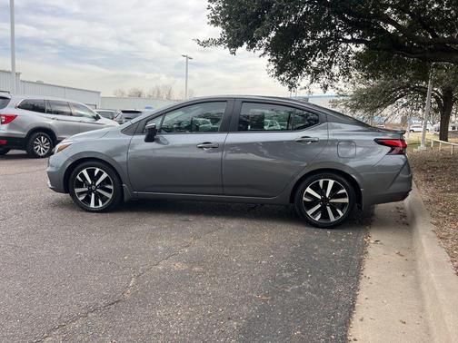 2022 Nissan Versa 1.6 SR