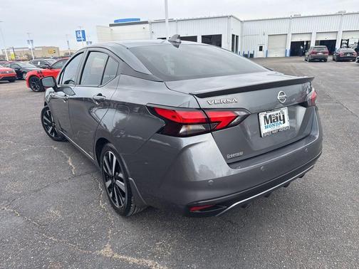 2022 Nissan Versa 1.6 SR