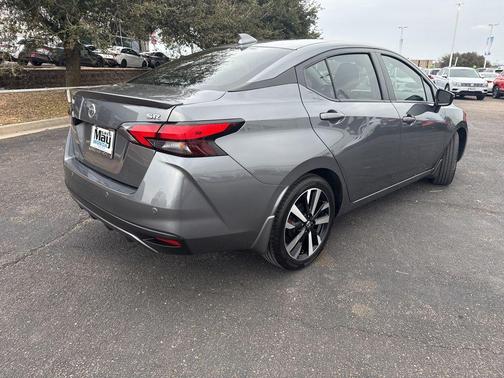 2022 Nissan Versa 1.6 SR