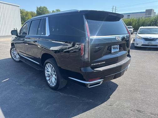 2022 Cadillac Escalade ESV Luxury