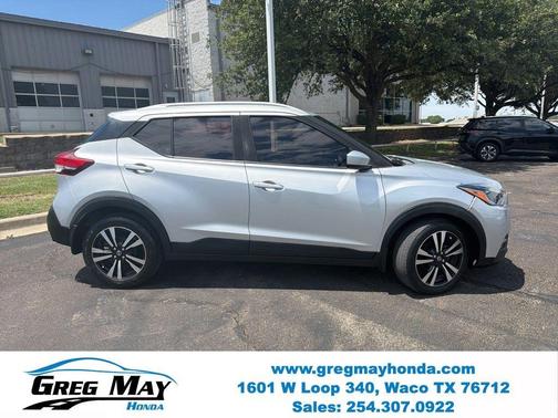 Brilliant Silver 2018 Nissan Kicks SV