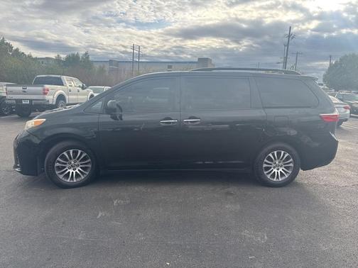 2018 Toyota Sienna XLE