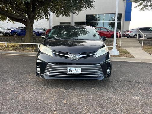 2018 Toyota Sienna XLE