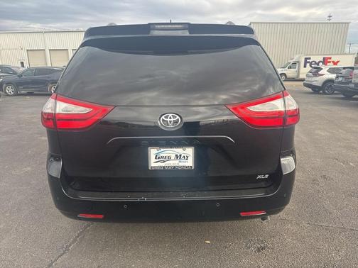 2018 Toyota Sienna XLE