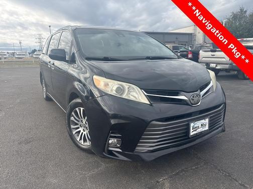 2018 Toyota Sienna XLE