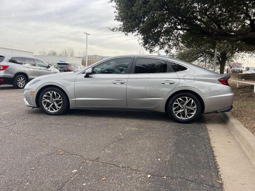 2022 Hyundai SONATA SEL
