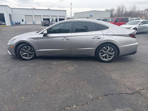 2022 Hyundai SONATA SEL