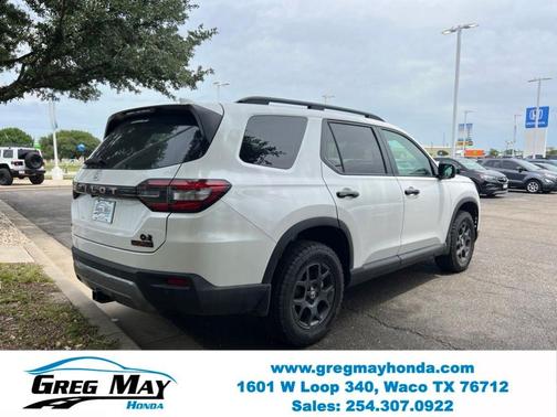 Platinum White Pearl 2026 Honda Pilot TrailSport