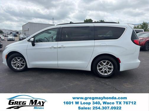 Bright White Clearcoat 2021 Chrysler Voyager LXI
