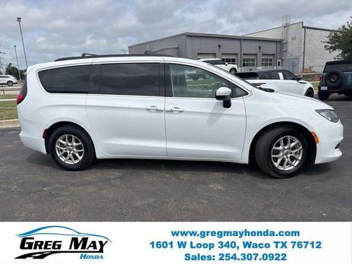 Bright White Clearcoat 2021 Chrysler Voyager LXI