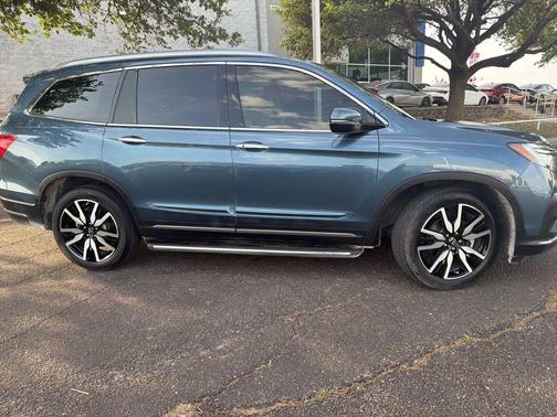 Obsidian Blue Pearl 2022 Honda Pilot Touring 8-Passenger