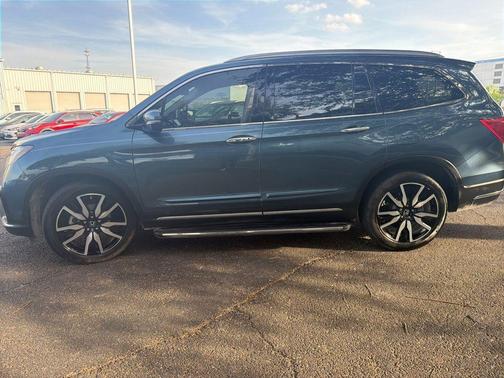 Obsidian Blue Pearl 2022 Honda Pilot Touring 8-Passenger