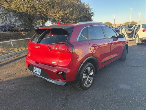 2022 Kia Niro LXS