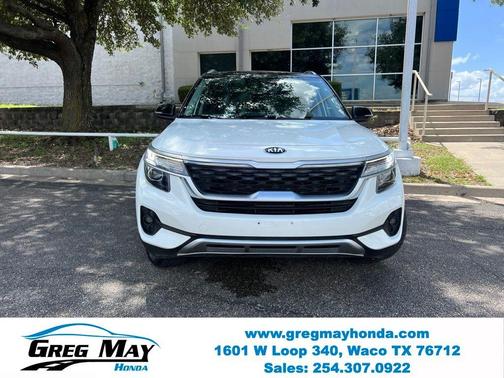 Clear White / Black Roof 2021 Kia Seltos S
