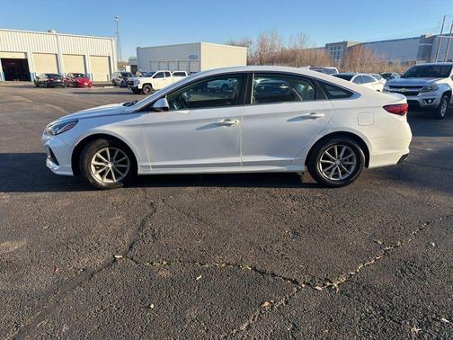 2018 Hyundai SONATA SE