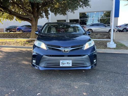 2018 Toyota Sienna XLE