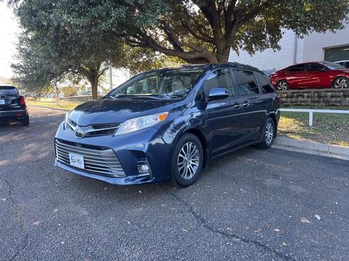 2018 Toyota Sienna XLE