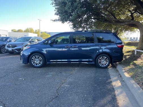 2018 Toyota Sienna XLE