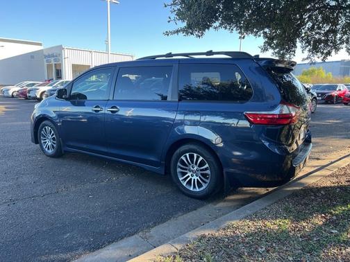 2018 Toyota Sienna XLE